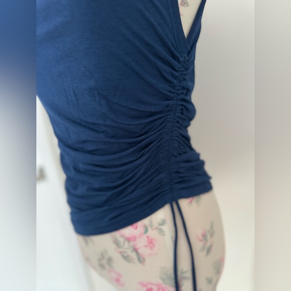 Beautiful top 💙 - Picture 7 of 13